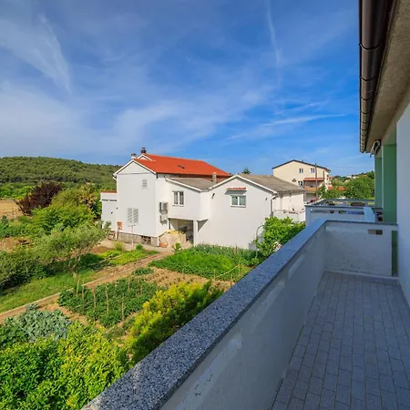 Petar Apartman Kampor